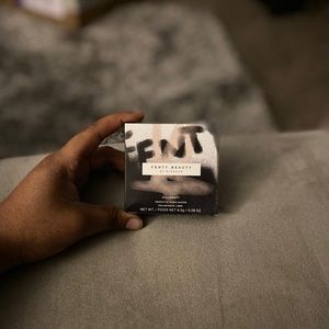 Fenty beauty trophy Wife highlighter!